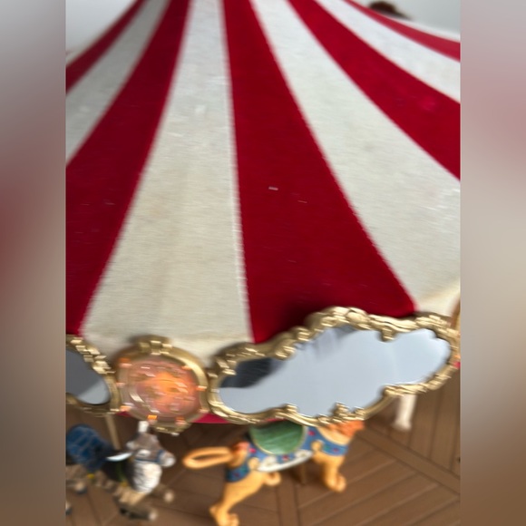 🎠 Hallmark Keepsake Carousel - Lighted Musical Christmas Village Decoration 🎠 - Picture 13 of 15
